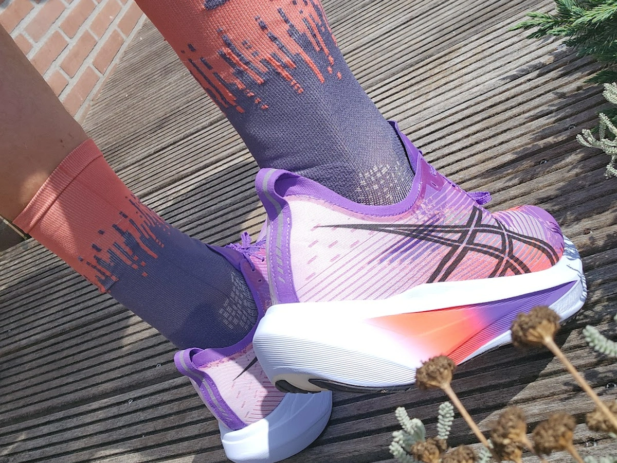 Detail van de hak en zool van de ASICS MEGABLAST