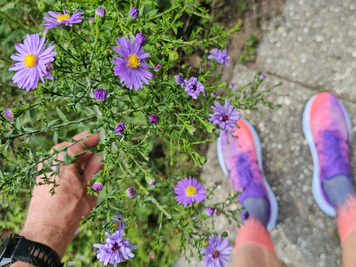 ASICS MEGABLAST in een sfeervolle outdoor setting