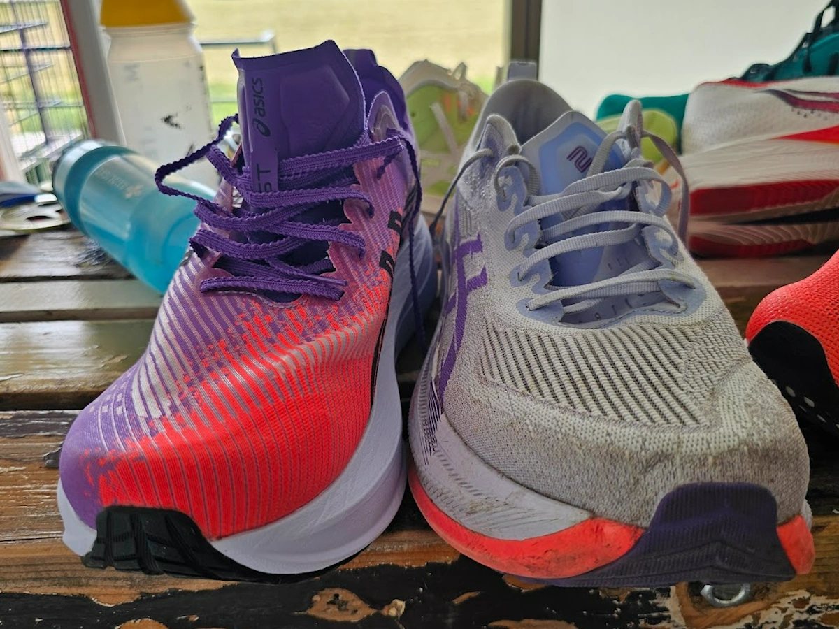 Vooraanzicht van ASICS MEGABLAST en Superblast 2