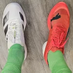 Beste Adidas hardloopschoenen Adidas-Adizero-4-carbon-vs-Puma-Nitro-hardloopschoenen-bovenaf-trainen