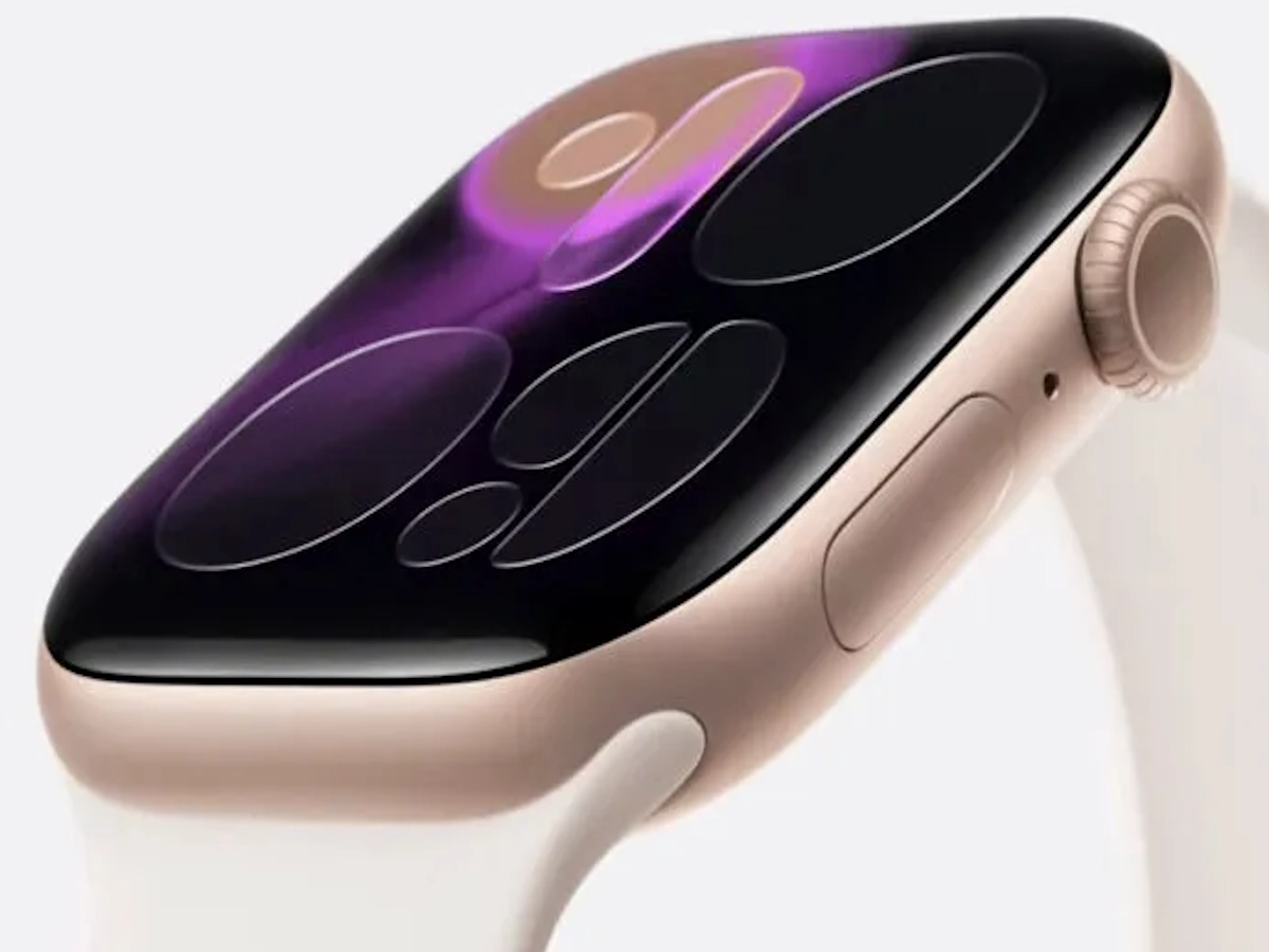 Close-up van de Apple Watch Series 11 in wit met roze band
