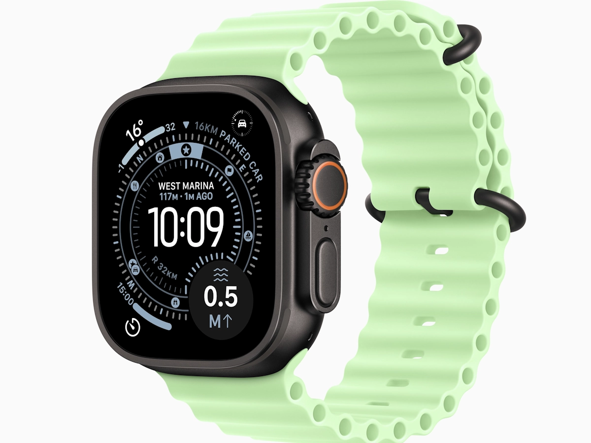 Apple Watch Ultra 3 met sportieve band om de pols