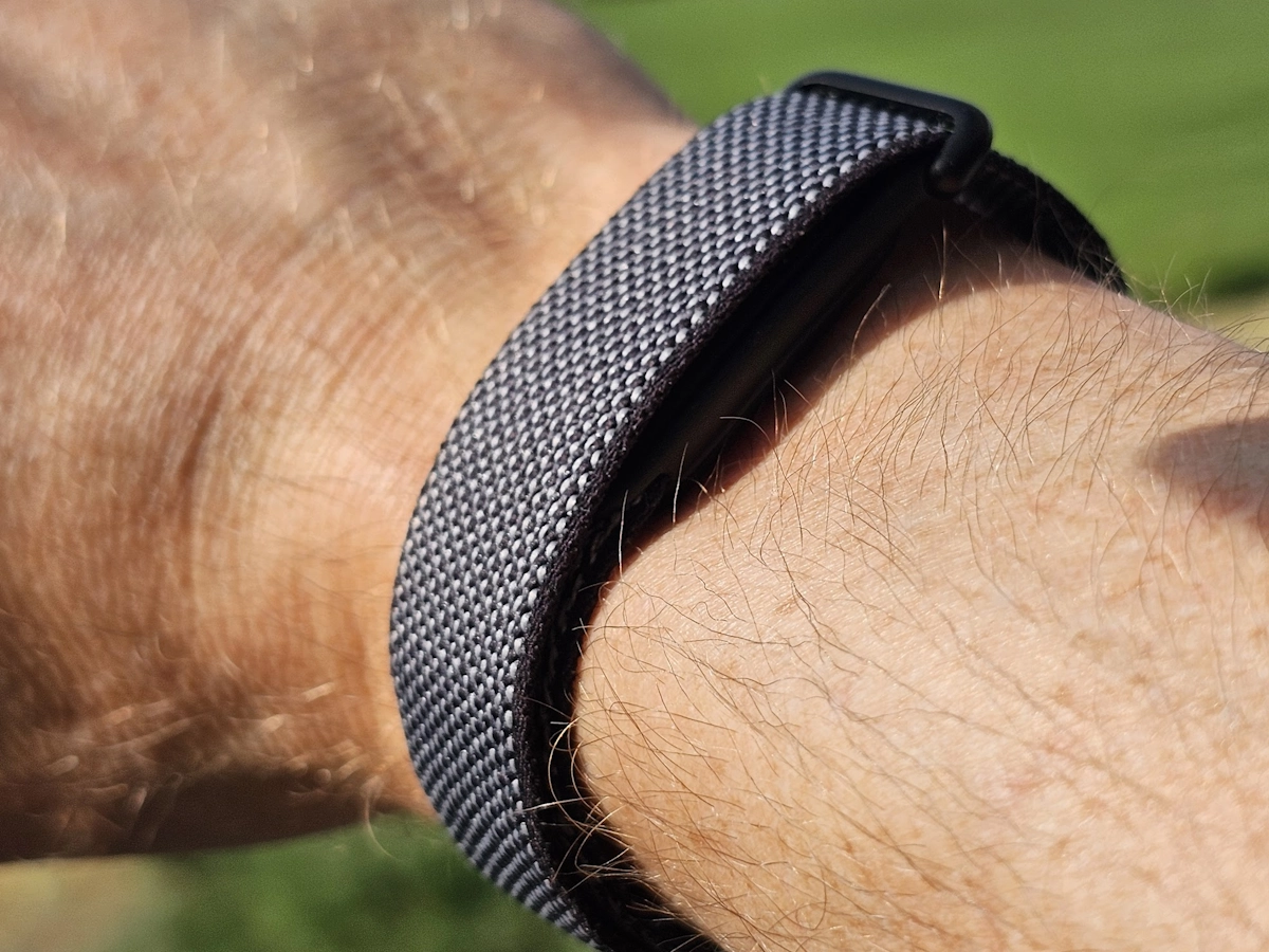 Fitbit Air om de pols tijdens de test