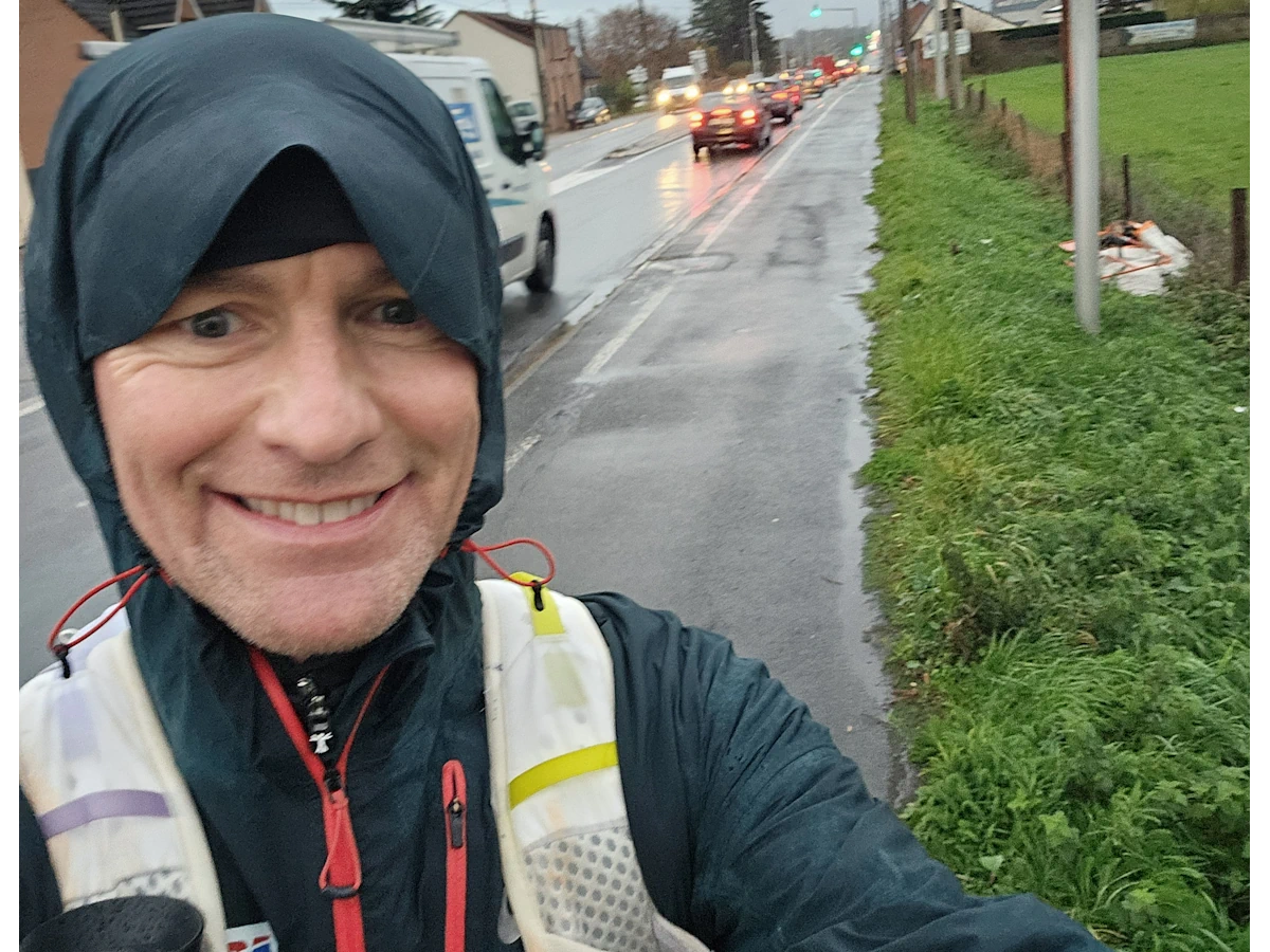 Ik met de Hardloopjack test tijdens het hardlopen in de regen