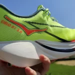 HOKA Cielo X1 3.0 Test & Review: Hoka's snelste carbonschoen ooit? Hoka-cielo-x1-3-carbon-schoenen-in-zon
