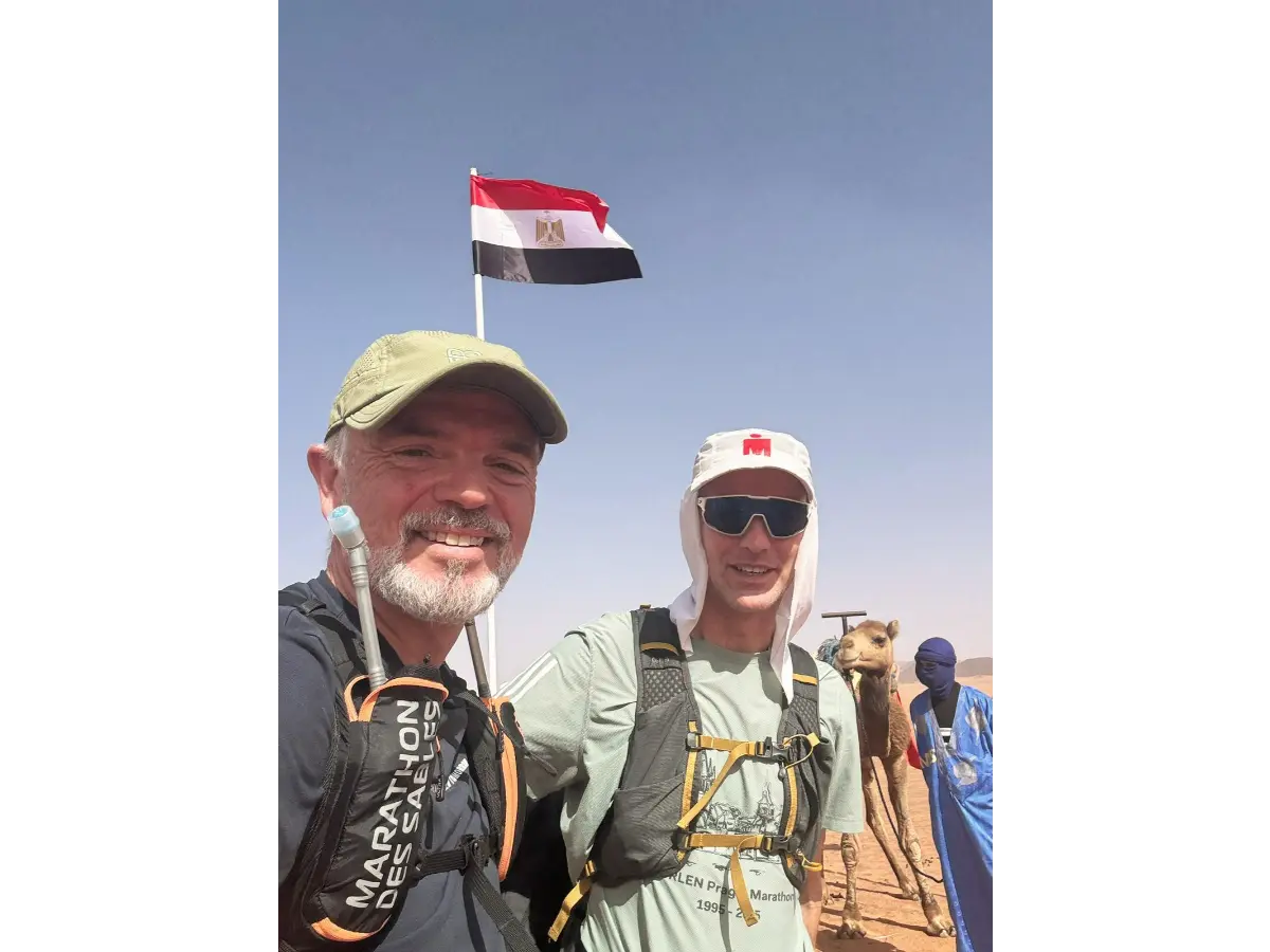 Lars en Peter samen tijdens Marathon des Sables etappe