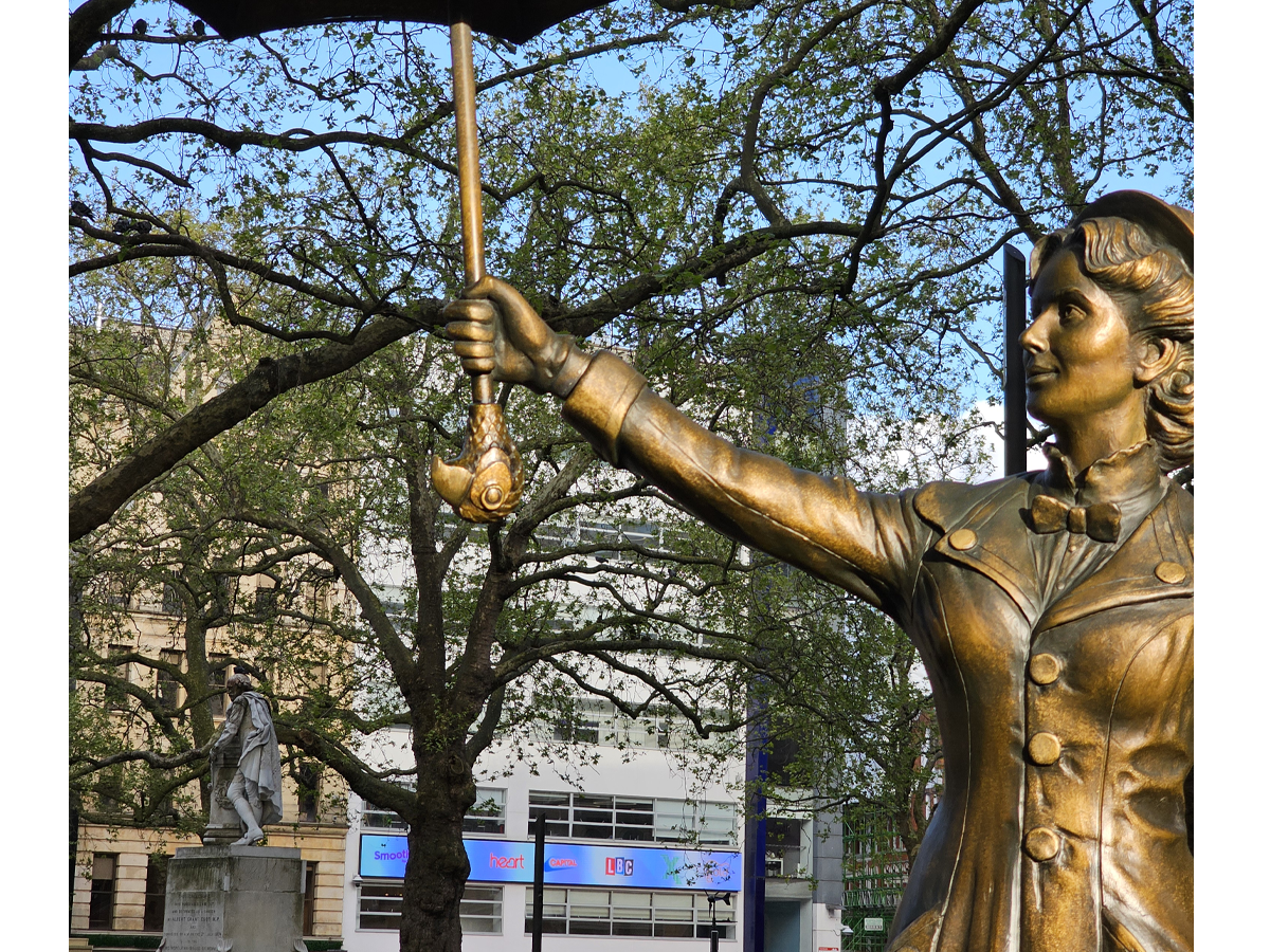 Mary Poppins standbeeld Londen