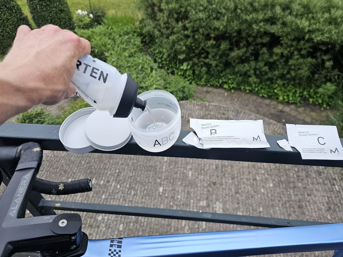 Mengen met water Maurten BiCarb