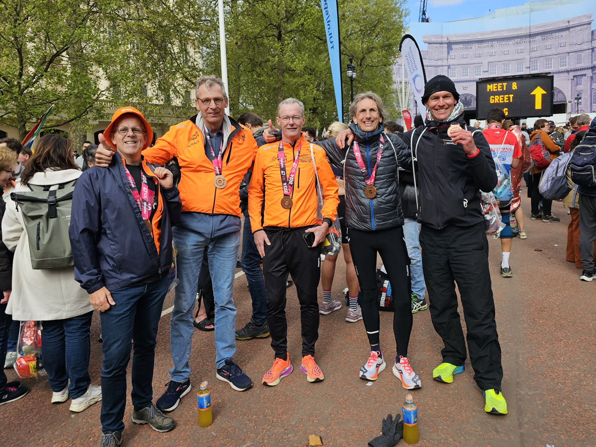 Peter en vrienden bij finish London Marathon