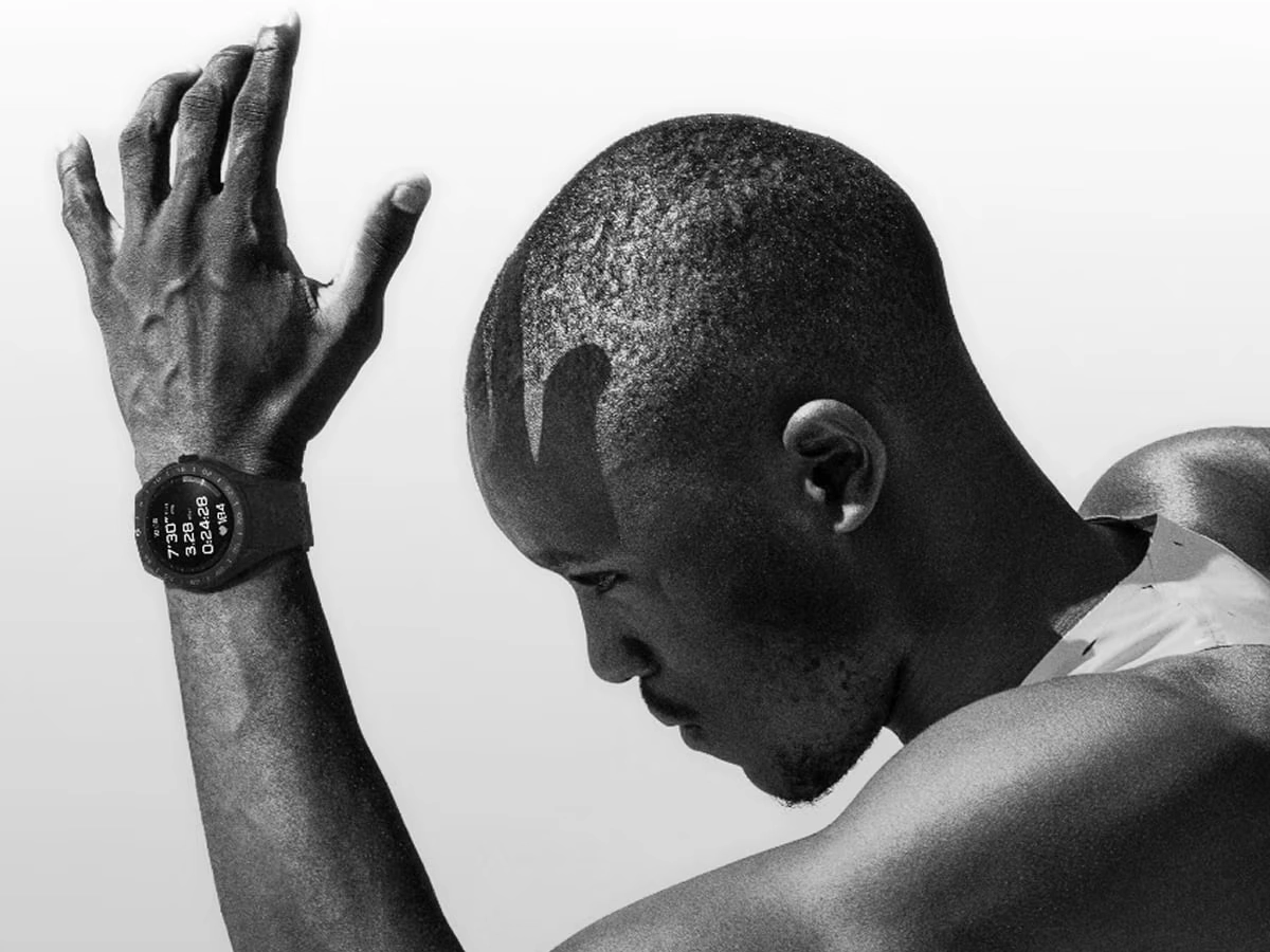 Hardloper met TAG Heuer Connected Calibre E5 smartwatch om pols