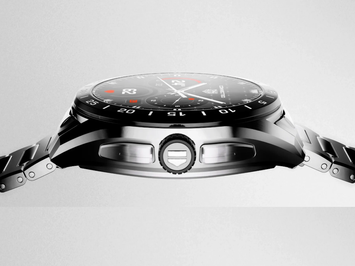 TAG Heuer Connected Calibre E5 smartwatch zijkant met luxe horlogekast