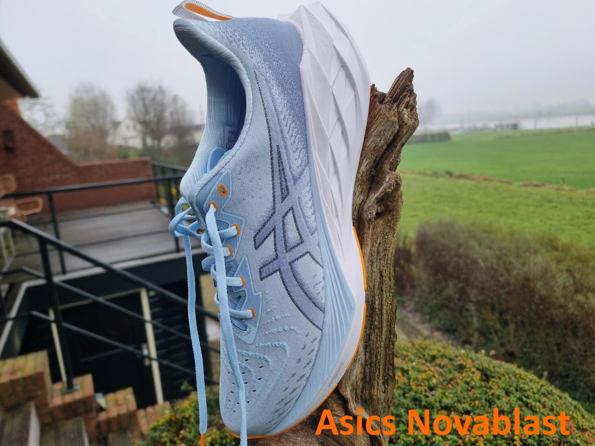 Asics Novablast 4 hardloopschoenen test vergelijk