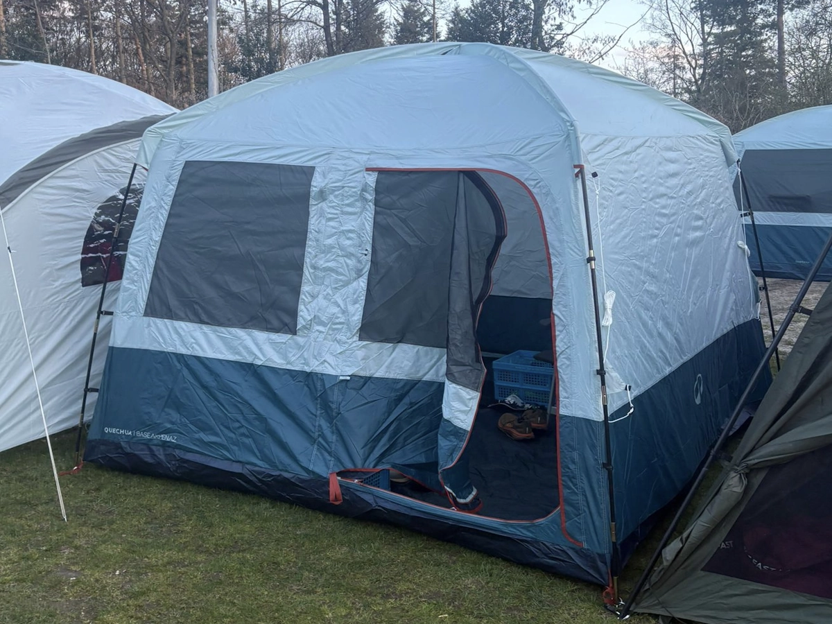 Tent bij een Backyard Ultra als rustplek tussen de rondes