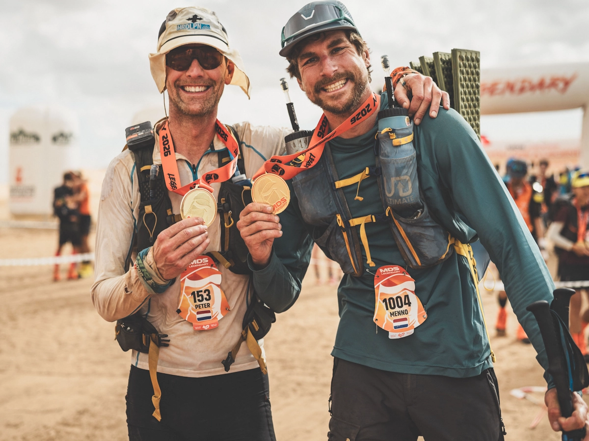 Blij en opgelucht bij de finish van de Marathon des Sables