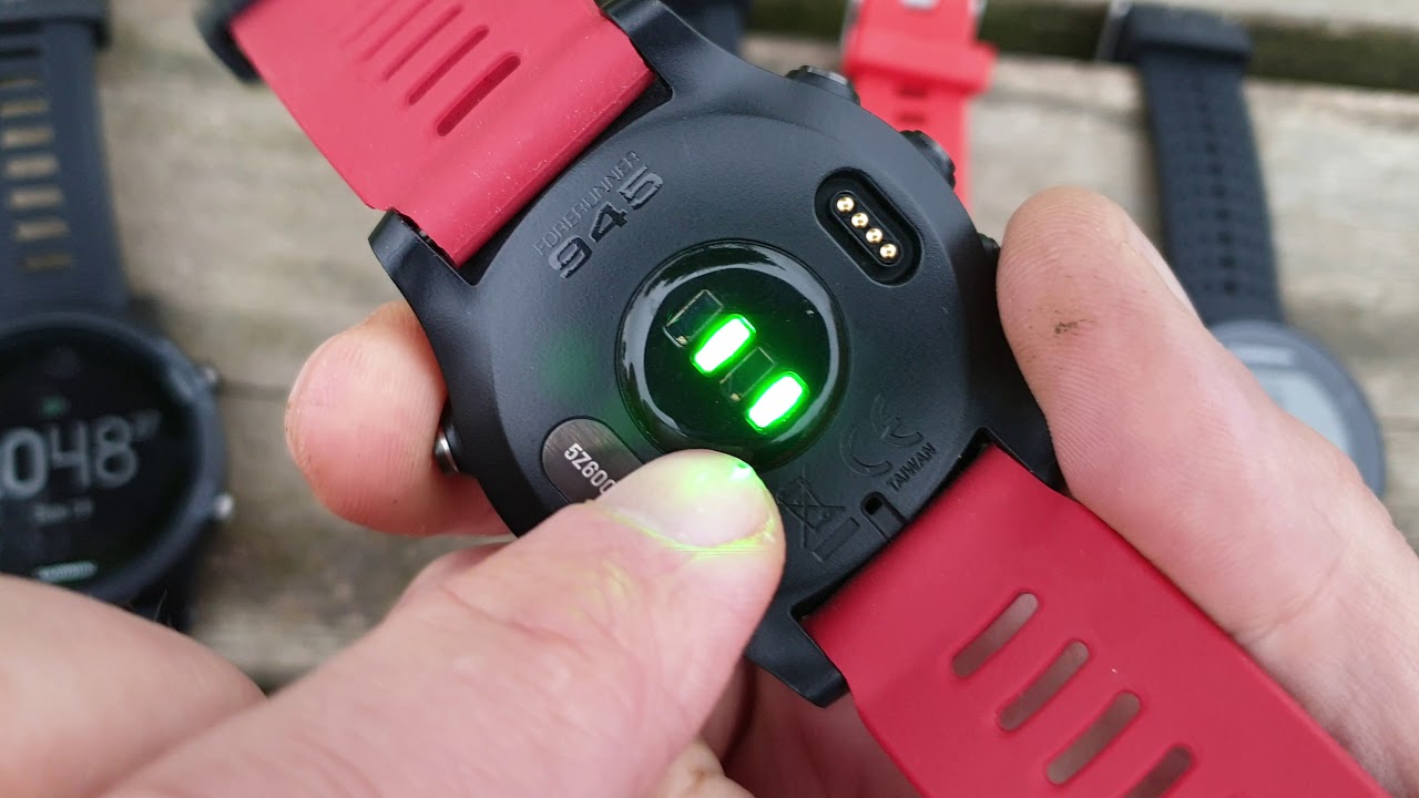polar vantage v2 vs garmin 945