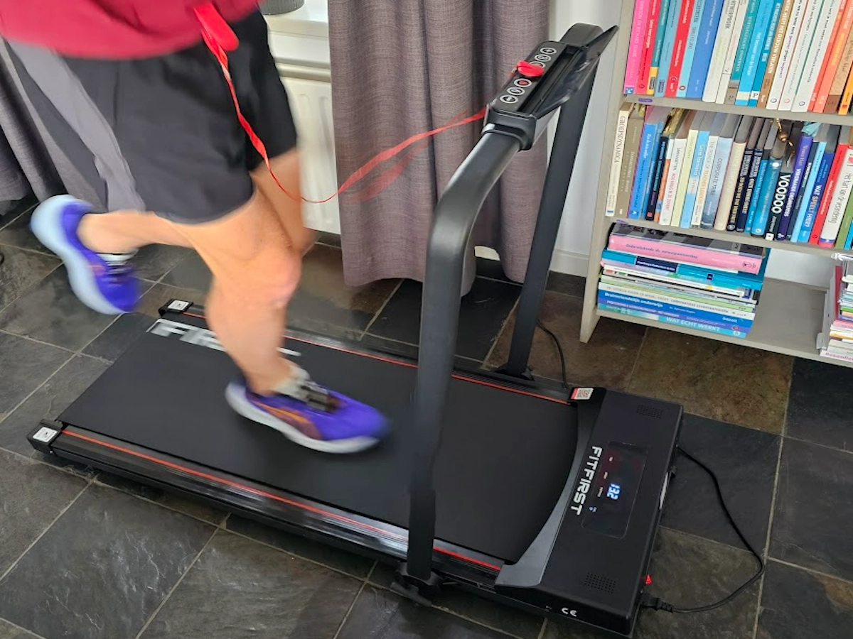 tempo run 12 km per uur op FitFirst Jogger PRO