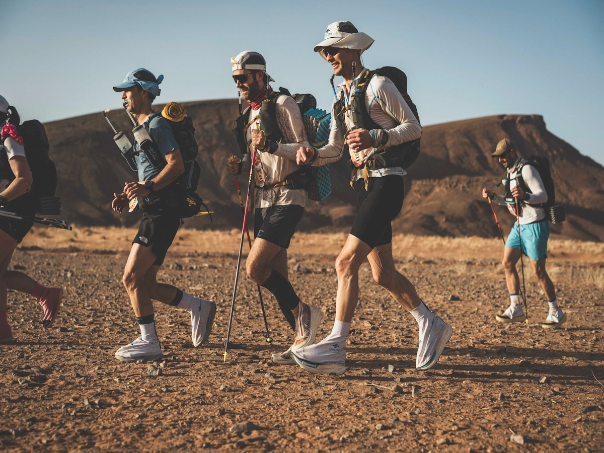 Roel en Peter rennen samen door de Sahara tijdens de Marathon des Sables
