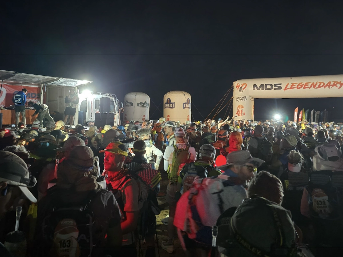 Start van een etappe van de Marathon des Sables in de Sahara